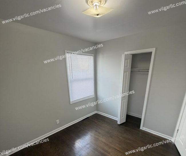 Building Photo - FOR RENT — SPACIOUS 3 BED / 2 BATH HOME