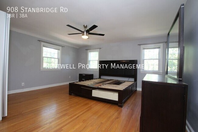 Building Photo - 908 Stanbridge Rd