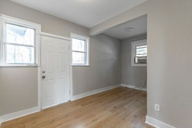 Building Photo - 2117 Foust St