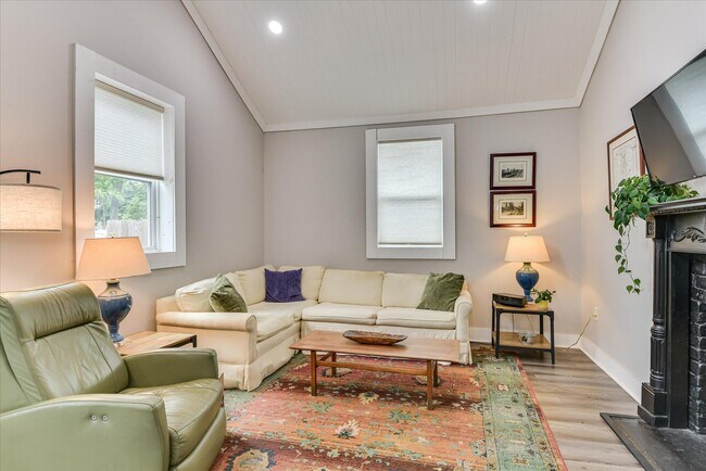 Building Photo - 116 Edgefield Ave NW