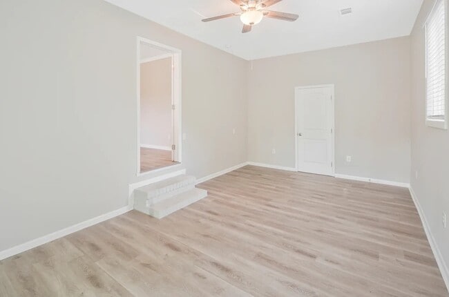 Building Photo - 157 Fairwood Dr