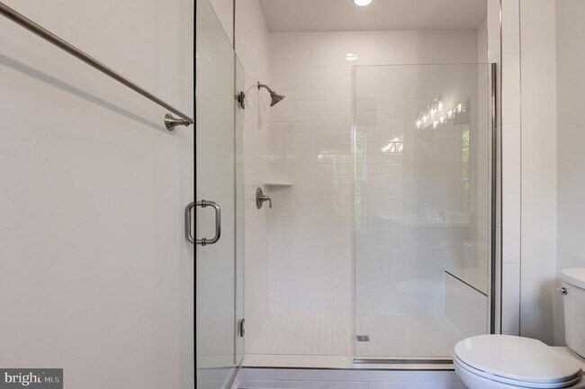 Building Photo - 135 Wake Robin Ct