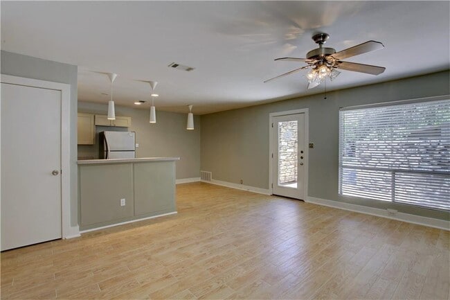 Building Photo - 2313 La Casa Dr