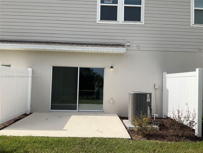 Building Photo - 5140 Quakers Pl