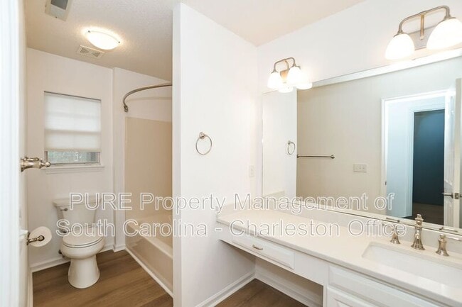 Building Photo - 1928 Oak Tree Ln