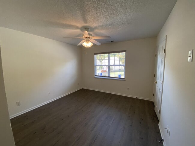 Building Photo - 107 Stratford Rd