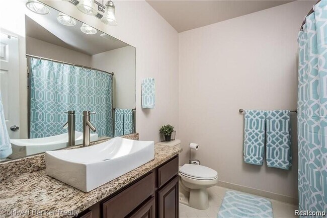 Building Photo - 3290 Bennington Dr