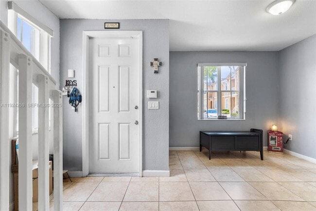 Building Photo - 230 SE 29th Ave