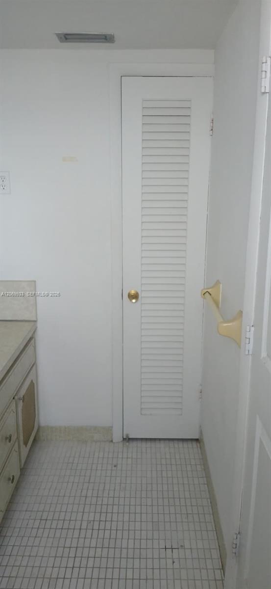 Building Photo - 1591 NE Miami Gardens Dr