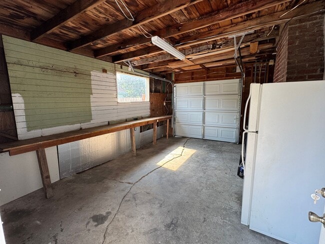 Building Photo - 4 Bedroom 2 Bathroom Mount Vernon House Cl...