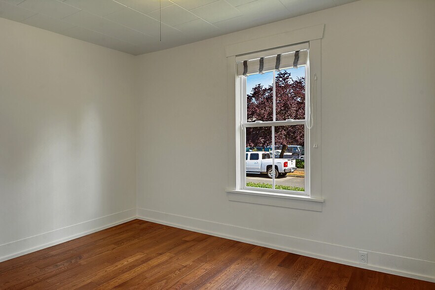Main floor bedroom - 5403 Maynard Ave S