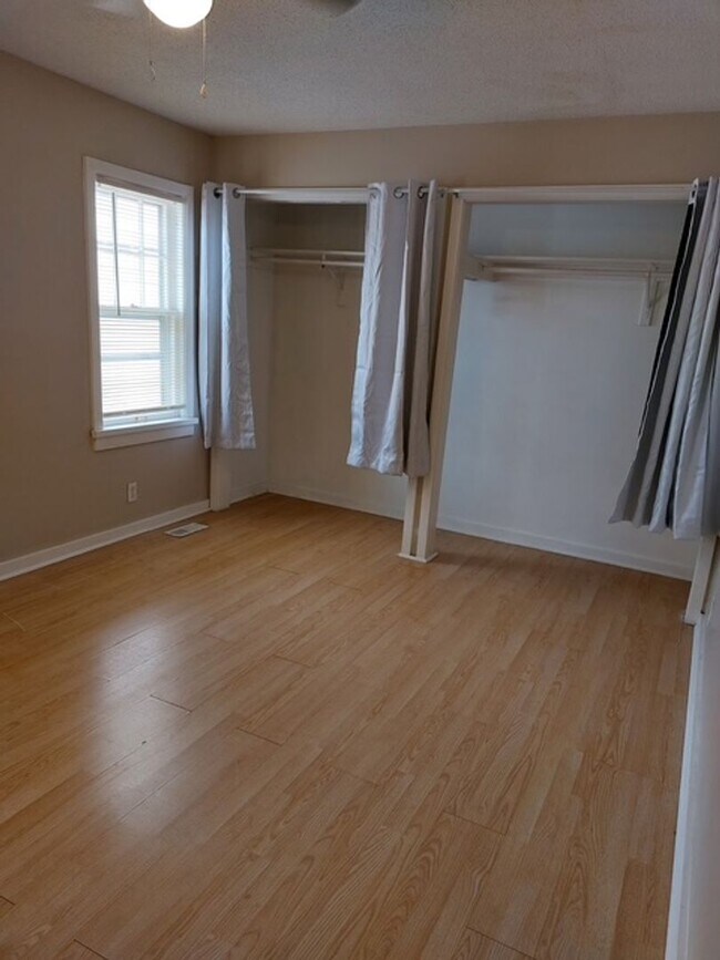 Building Photo - 4416-4418 E. Central