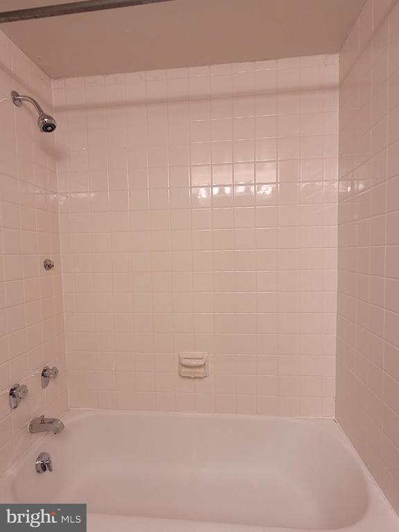 Building Photo - 604 S Washington Square