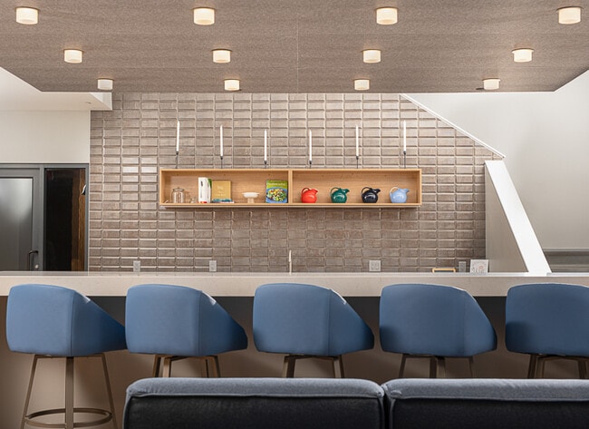 Building Photo - 18 High