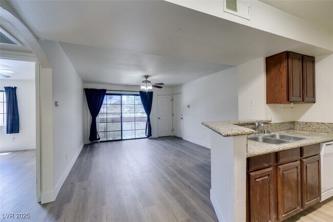 Building Photo - 5166 S Jones Blvd