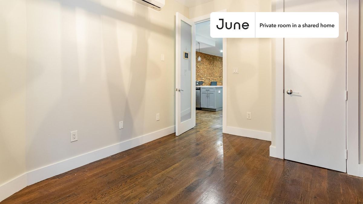 Building Photo - Private bedroom in 4 bed/2 bath Home
