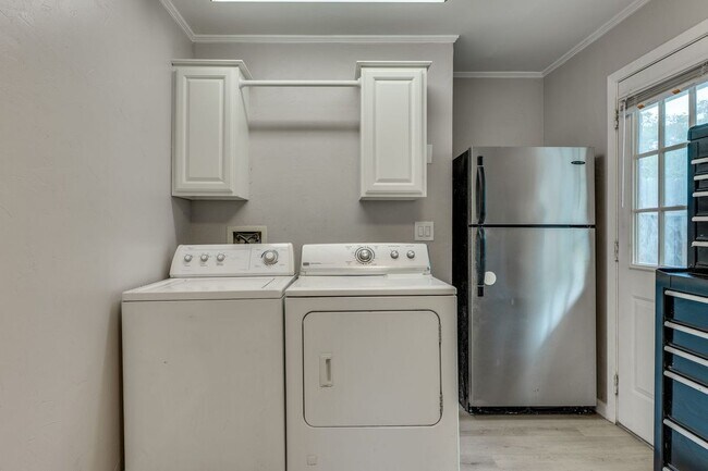 Building Photo - 3002 Stardust Dr