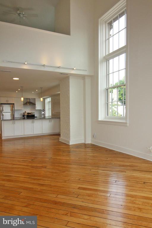 Building Photo - 71 N Main St