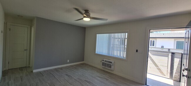 Building Photo - Newly Remodeled 1 Bedroom / Call or text O...