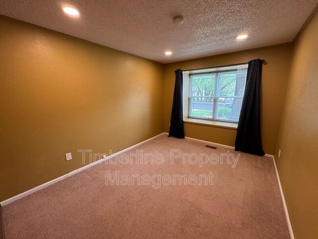 Building Photo - 203 Saddlemountain Rd
