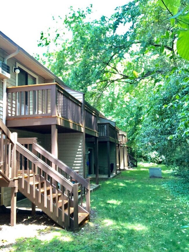 Building Photo - 4115 Bloomdale Dr