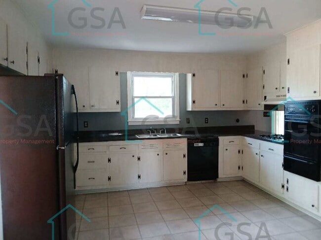 Building Photo - Two Bedroom Two Bath