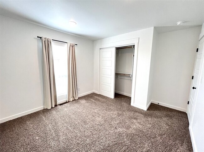 Building Photo - 950 Ventnor Ave