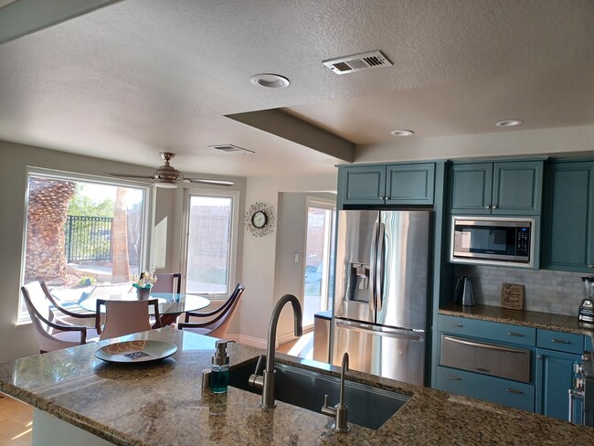 Building Photo - 8169 Sedona Sunrise Dr