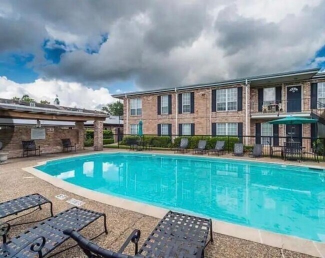 Building Photo - 6402 Del Monte Dr