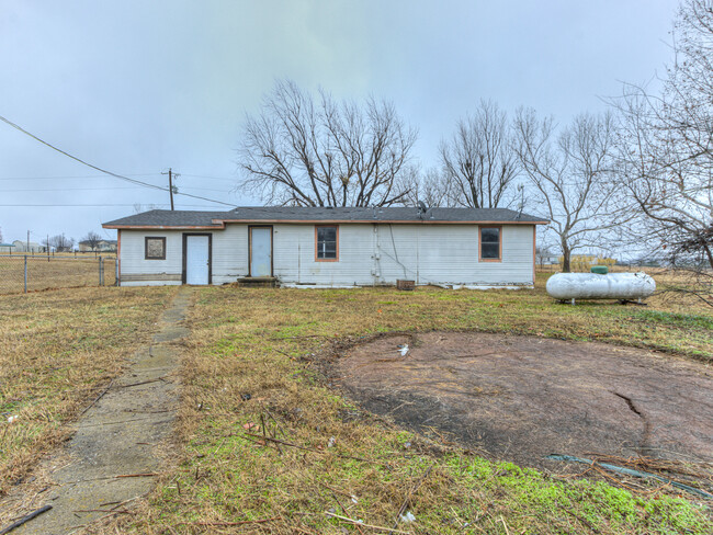 Building Photo - 21395 Pioneer Cir