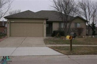 Building Photo - 2081 Newburgh Dr