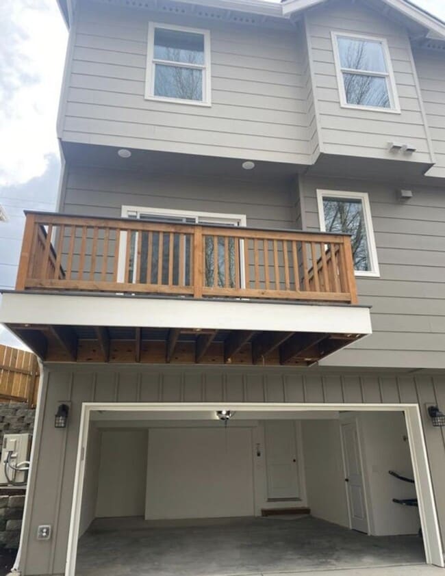 Building Photo - NEWER HOME FOR RENT!