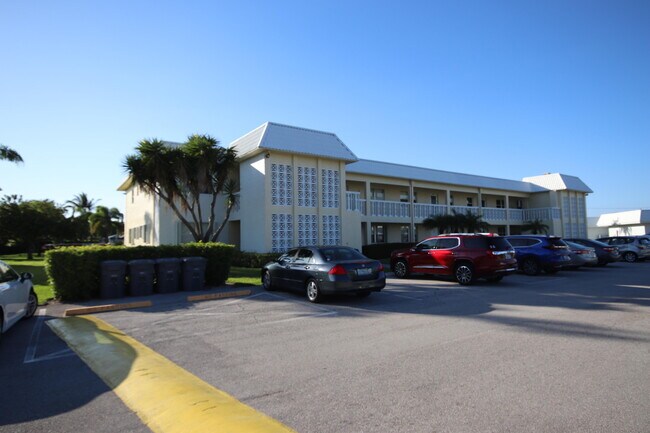 Building Photo - 9842 Marina Blvd