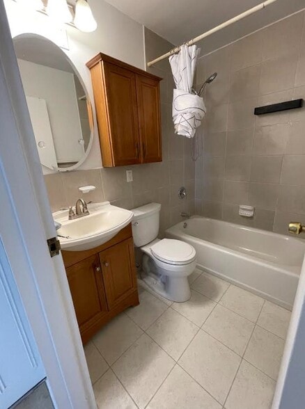 Building Photo - 539 W Stratford Pl