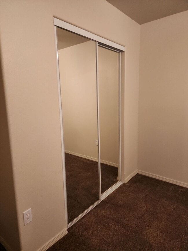 Building Photo - 255-257 K Street NE Duplex