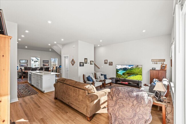 Building Photo - Like New! CLOSE TO I-95 & QUANTICO!