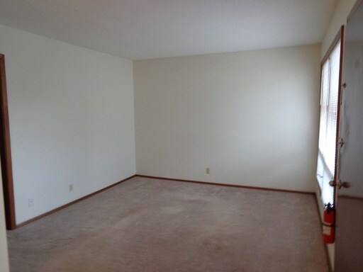 Building Photo - 1553 E Ave NE