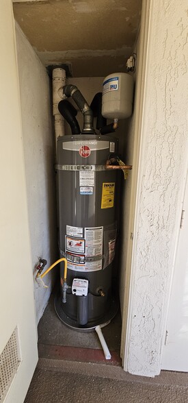 Newer efficient water heater - 13020 Wimberly Sq
