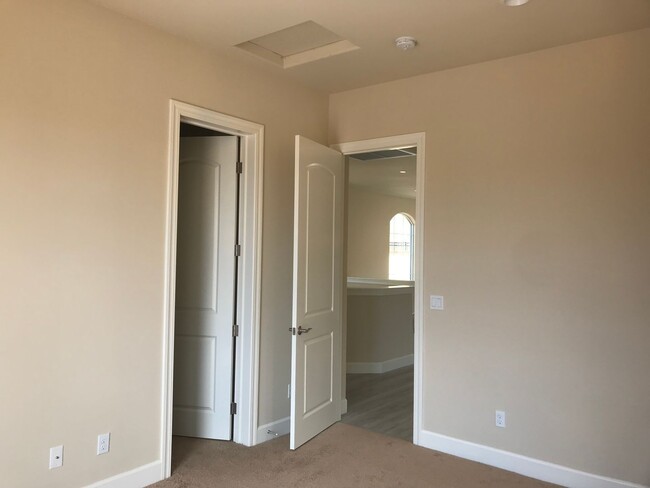 Building Photo - Spacious Home - Newer Build TOSCANO Neighb...