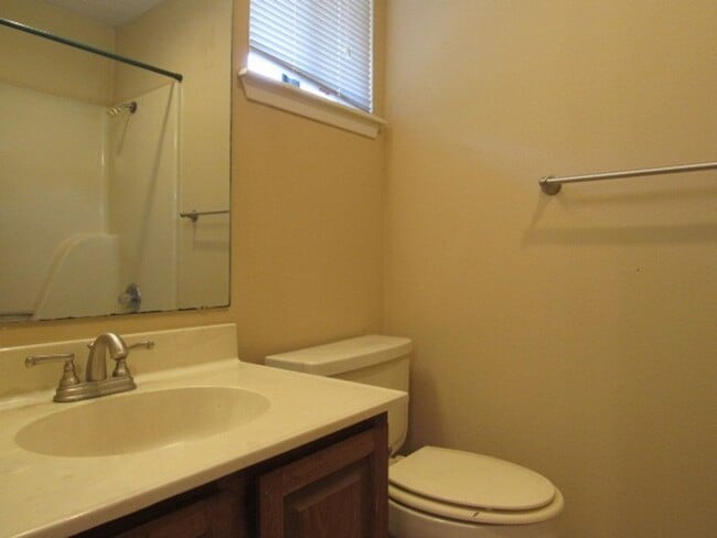 Building Photo - 2725 Santa Fe Unit B - 2/Bed 2.5/Bath - $1300/month