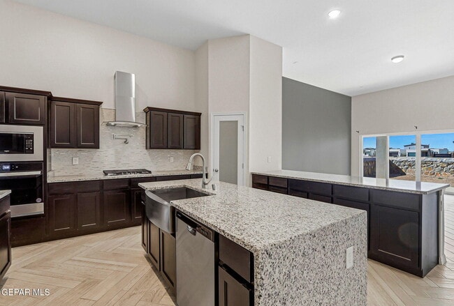 Building Photo - 925 Louisiana Downs Ave