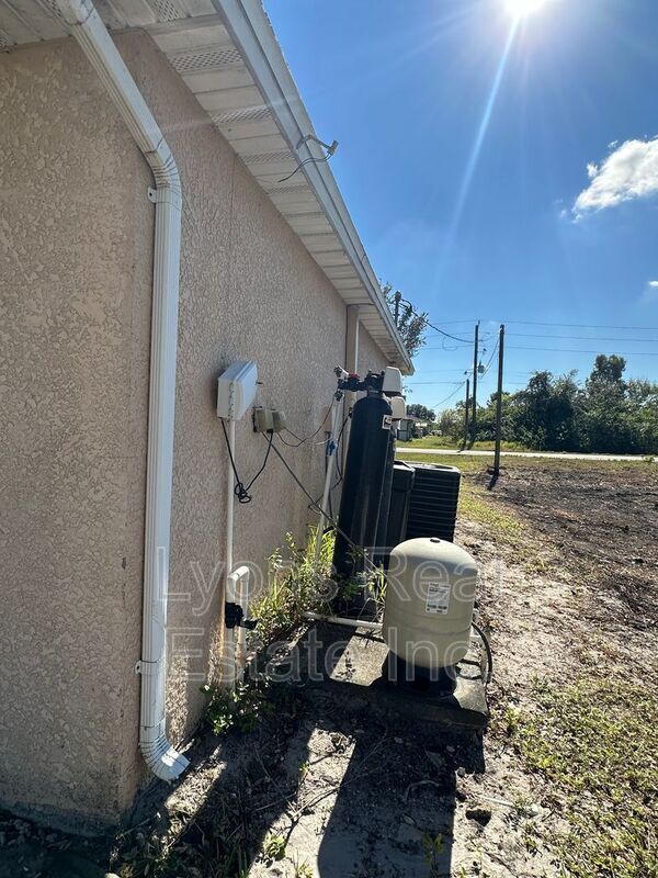 Building Photo - 2409 Park Rd