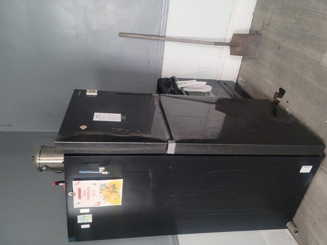 Building Photo - 1087 E 64th St