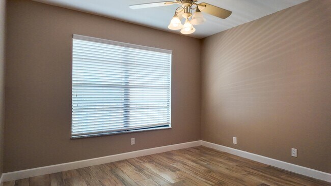 Building Photo - 4640 Lucerne Lakes Blvd W