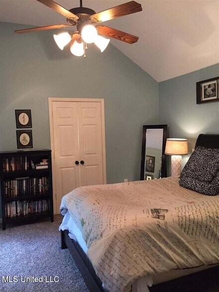 Building Photo - 407 Hemlock Dr