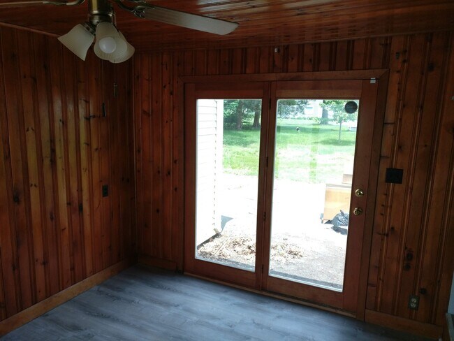 Building Photo - 4-Bedroom Home for Rent Summer 2026