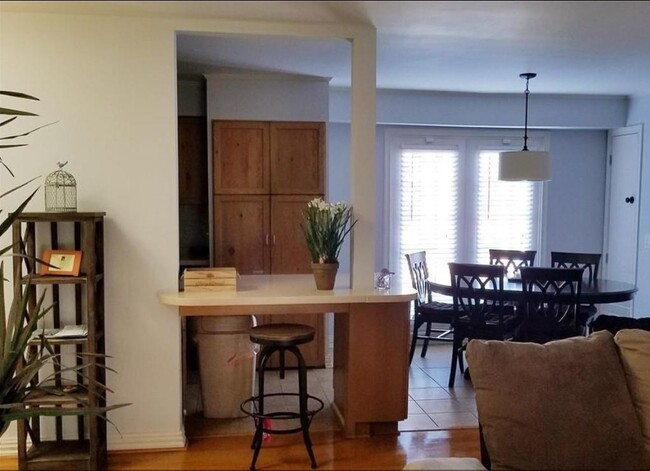 Building Photo - 2744 Briarhurst Dr