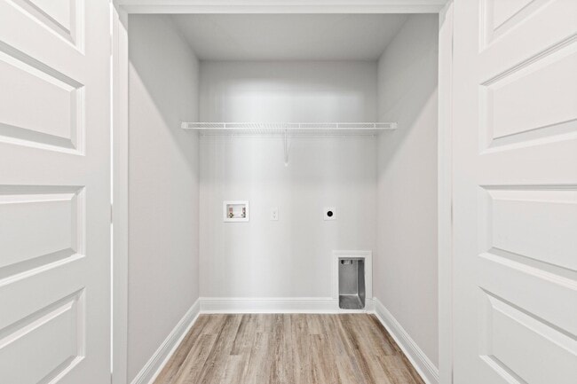 Building Photo - 1027 McLaren Cir