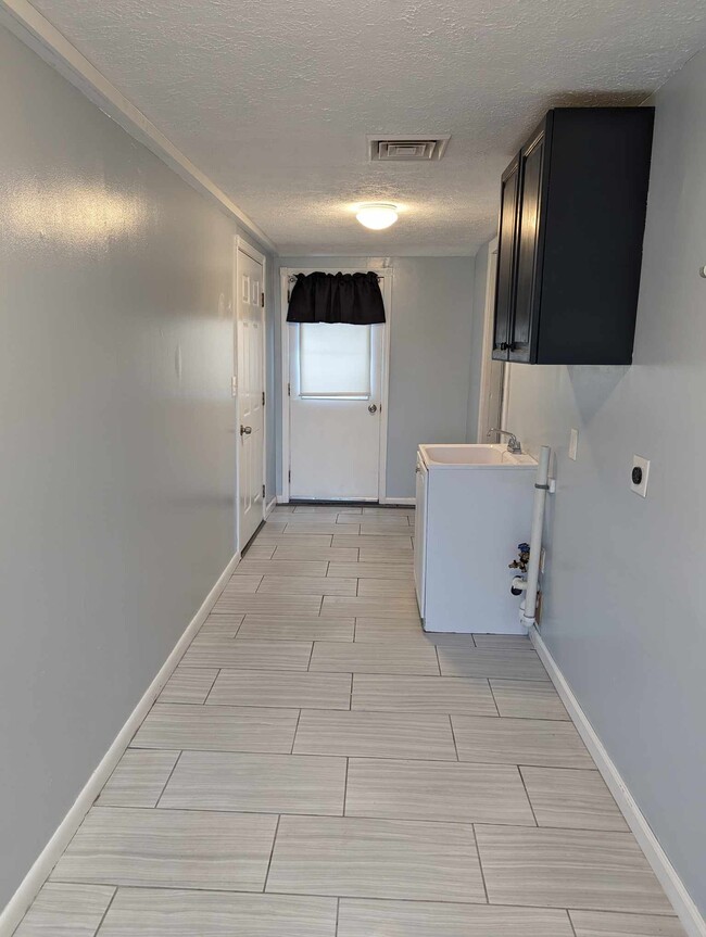 Building Photo - 4860 Forest Rd