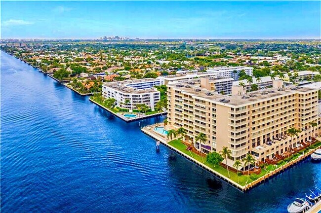 Building Photo - 3100 NE 48th St